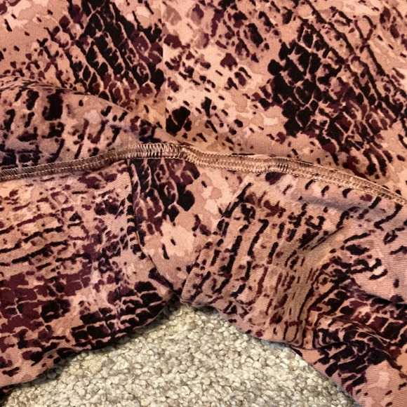 PINK Victoria’s Secret Ultimate V High Waist Snake Print Pocket Leggings… - Picture 8 of 15